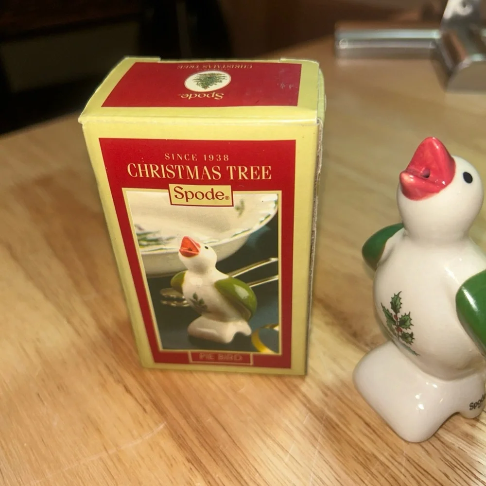 Spode Christmas Tree Pie Bird New in Opened Box 4” Mistletoe Ceramic - Picture 2 of 9